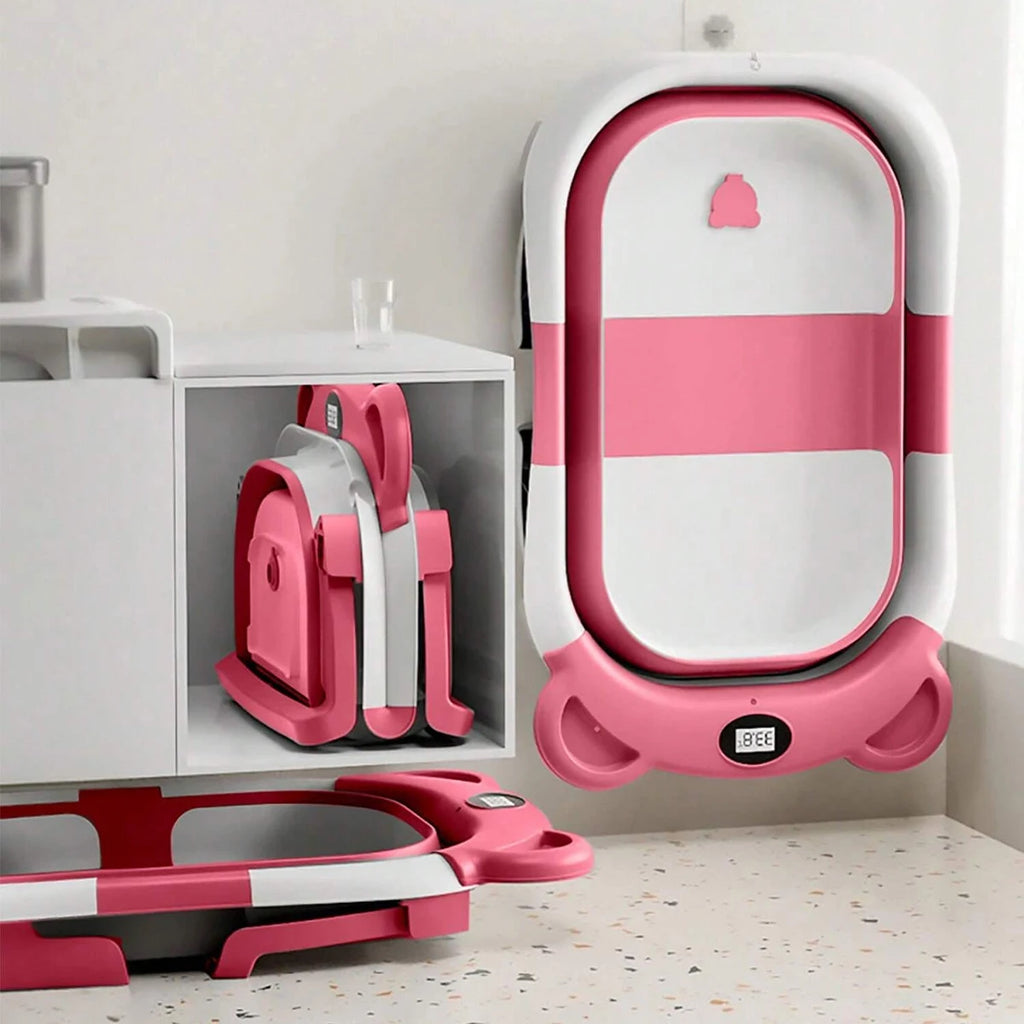 The children's bathtub is equipped with a bath pad